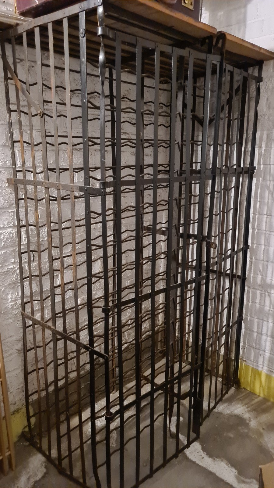 Cellier / casier sécurisé pour bouteilles de vin, Maison & Meubles, Enlèvement, Utilisé