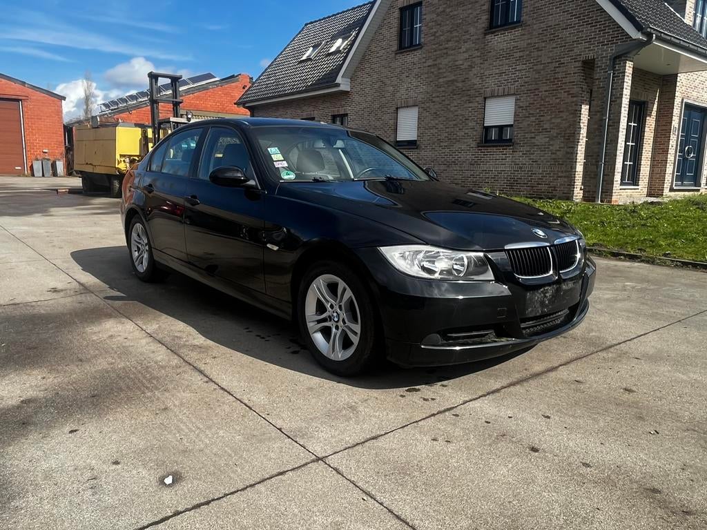 BMW 318I VAN 2006 MET 150DKM PERFECTE STAAT, Auto's, 4 deurs, Zwart, Bedrijf, Grijs