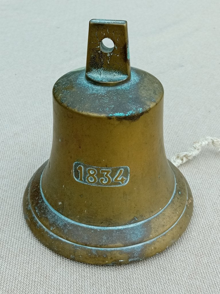 Cloche en cuivre marquée 1834, Enlèvement ou Envoi, Cuivre
