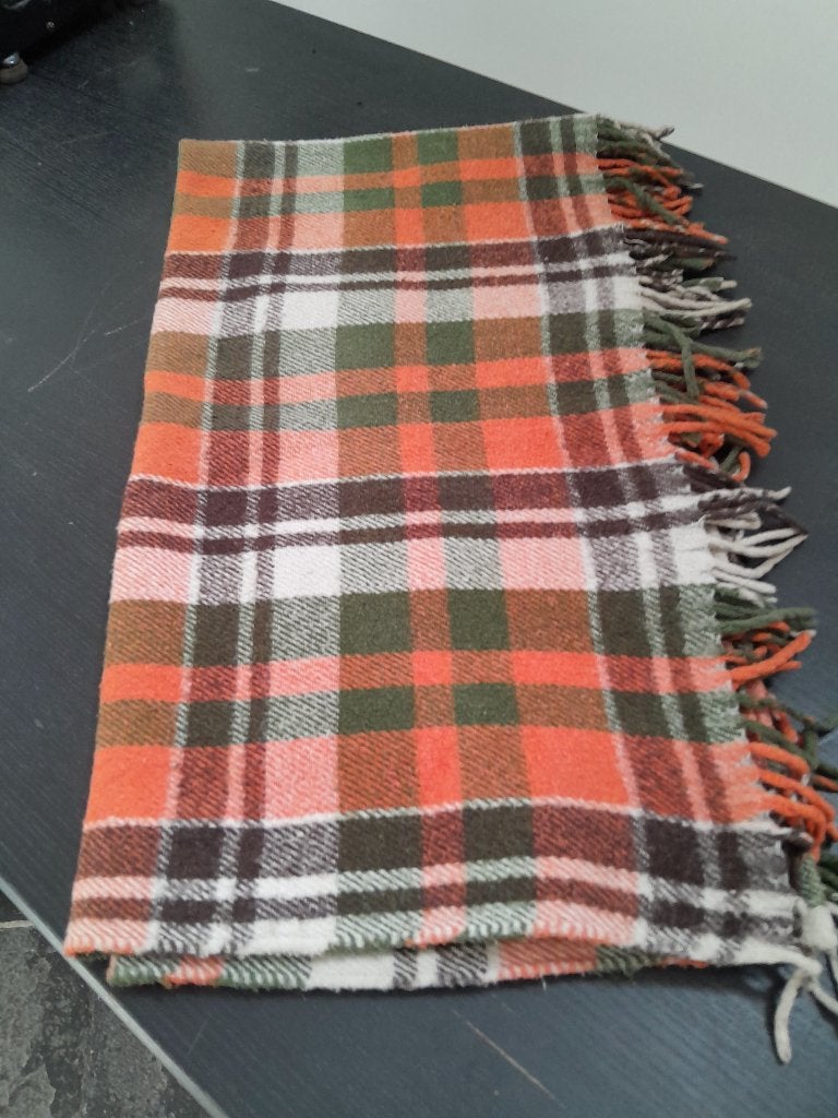 Plaids en laine (4 pièces) 10€/pièce., Enlèvement, Comme neuf, Laine