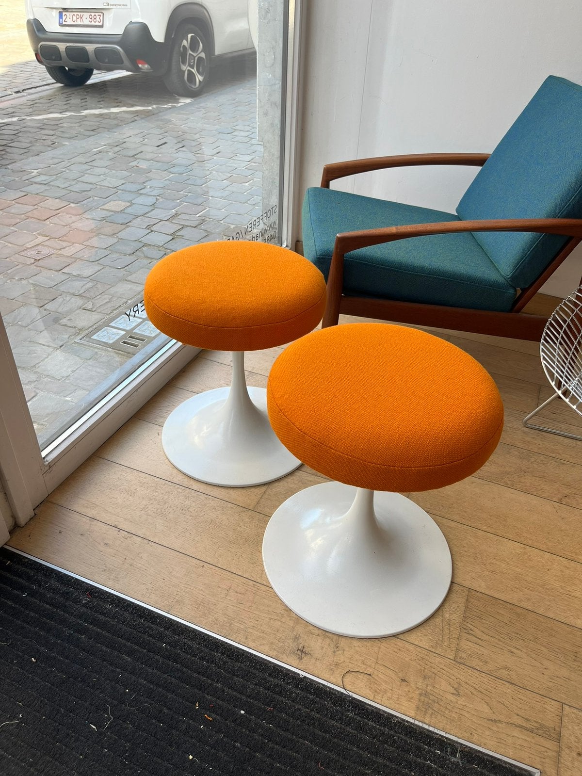 Design Tulip kruk, Huis en Inrichting, Ophalen, Zo goed als nieuw