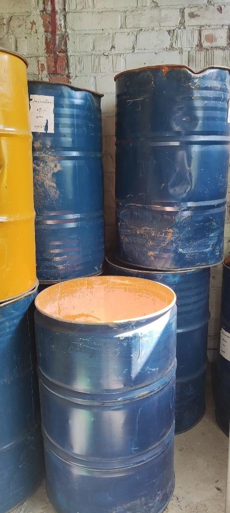 11 gebruikte metalen vaten / tonnen, Doe-het-zelf en Bouw, Metalen, Gebruikt, IJzer, Ophalen