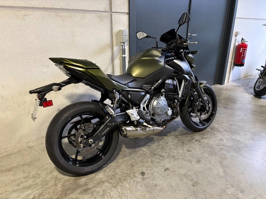 Kawasaki Z650 met seat cover en ruitje (bj 2019), Motoren, Bedrijf, Meer dan 35 kW, Overig, 650 cc