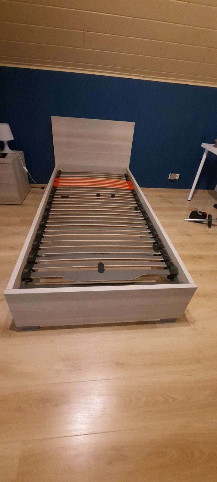 Bed eenpersoons in zeer goede staat, Ophalen, 90 cm, Eenpersoons, Zo goed als nieuw