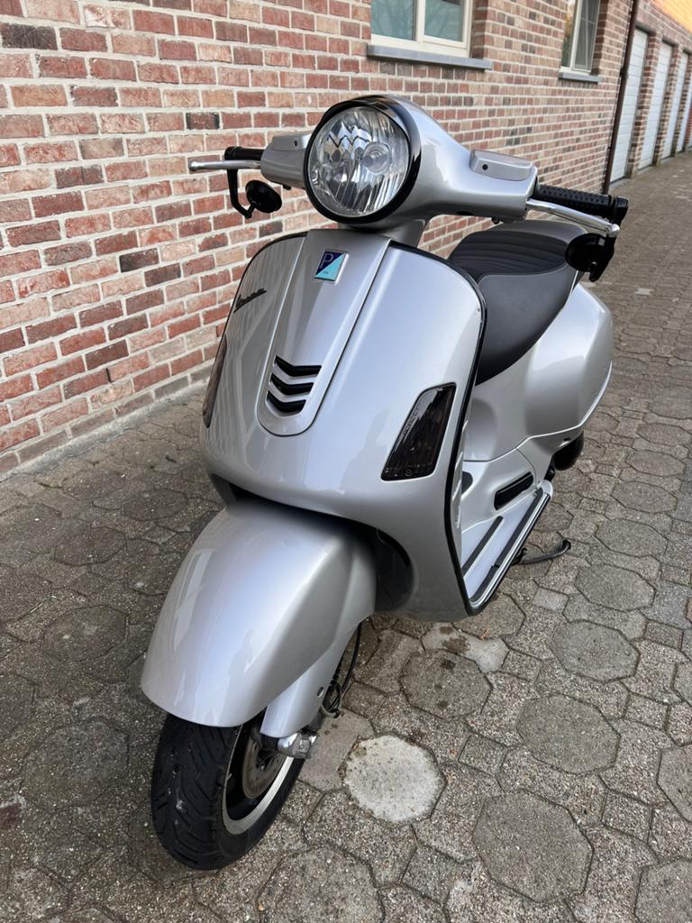 Vespa GT 200cc , Black-Out GTS SYLE, Particulier, Gebruikt, Scooter