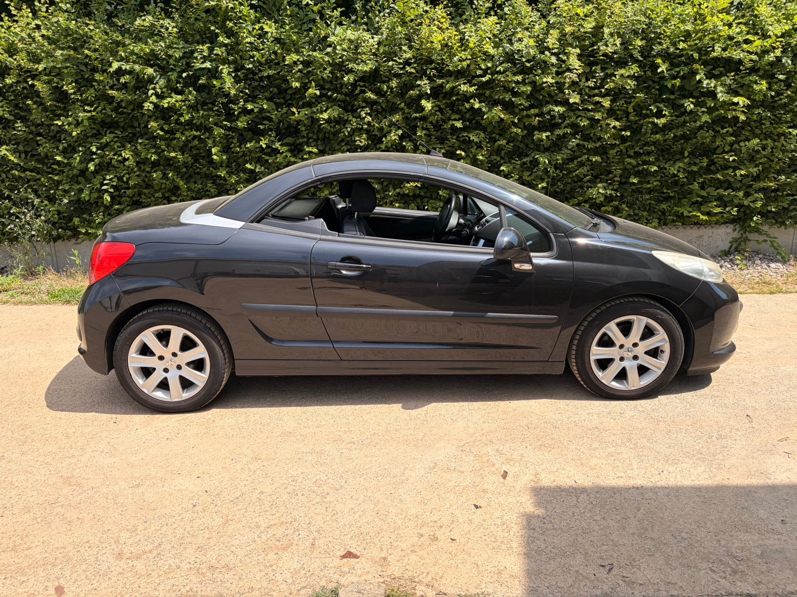 PEUGEOT 207 CC ESSENCE 1.6 v 120 ch, Auto's, Voorwielaandrijving, Stof, Zwart, 4 cilinders
