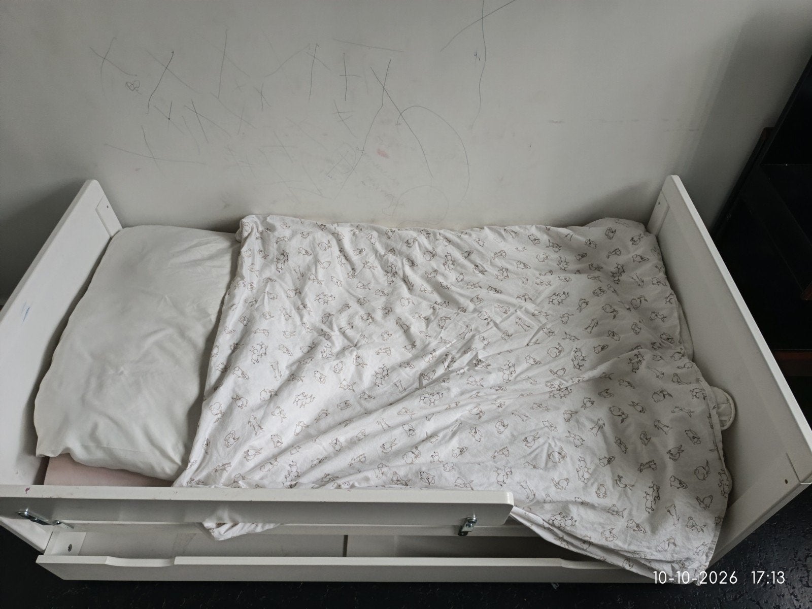 Wit kinderbed met lade, matras, beschermhoes incl beddengoed, Kinderen en Baby's, 70 tot 85 cm, 140 tot 160 cm, Zo goed als nieuw