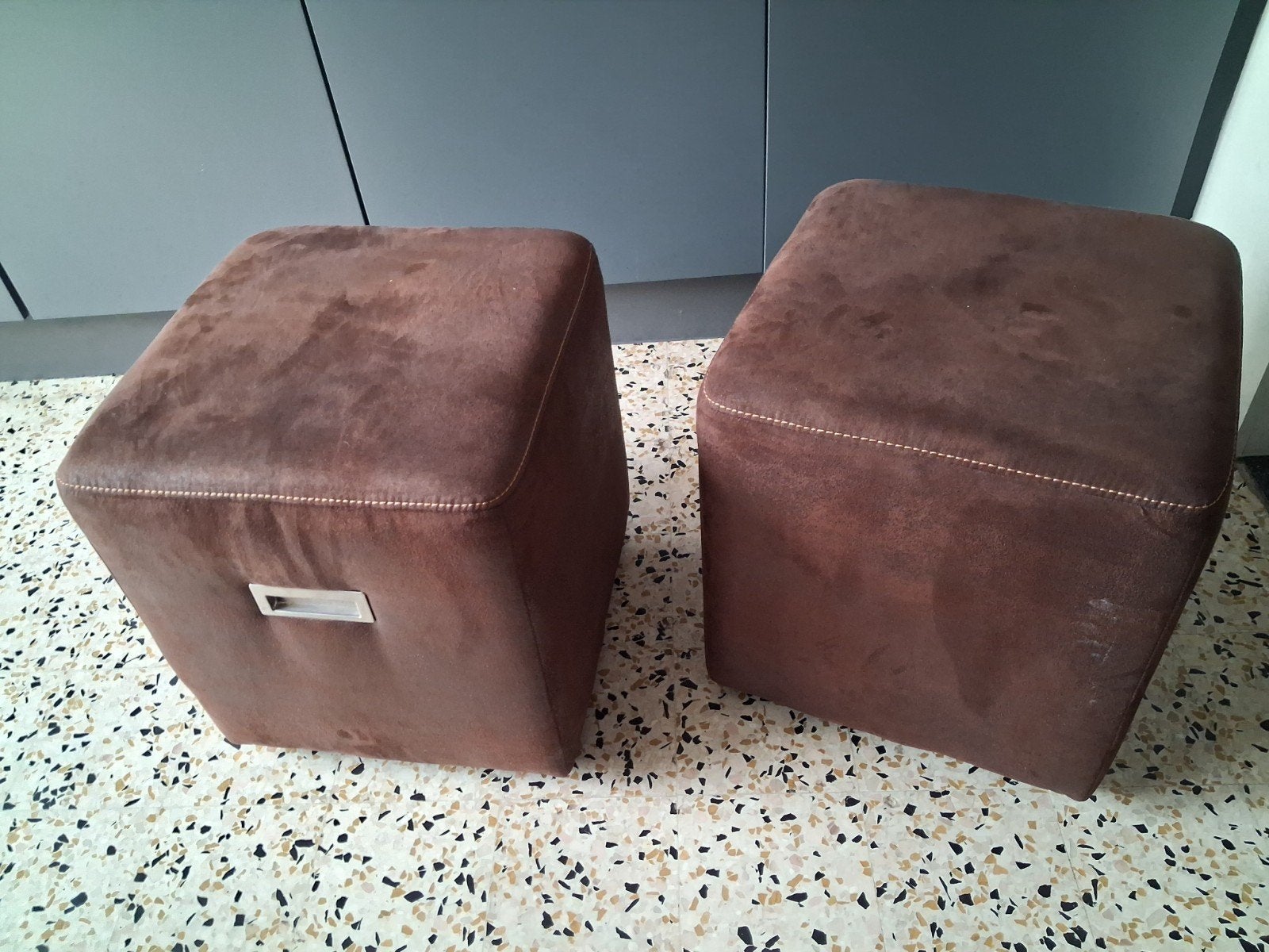 2 bruine hockers op wieltjes, Ophalen, Minder dan 50 cm, Gebruikt, Minder dan 50 cm