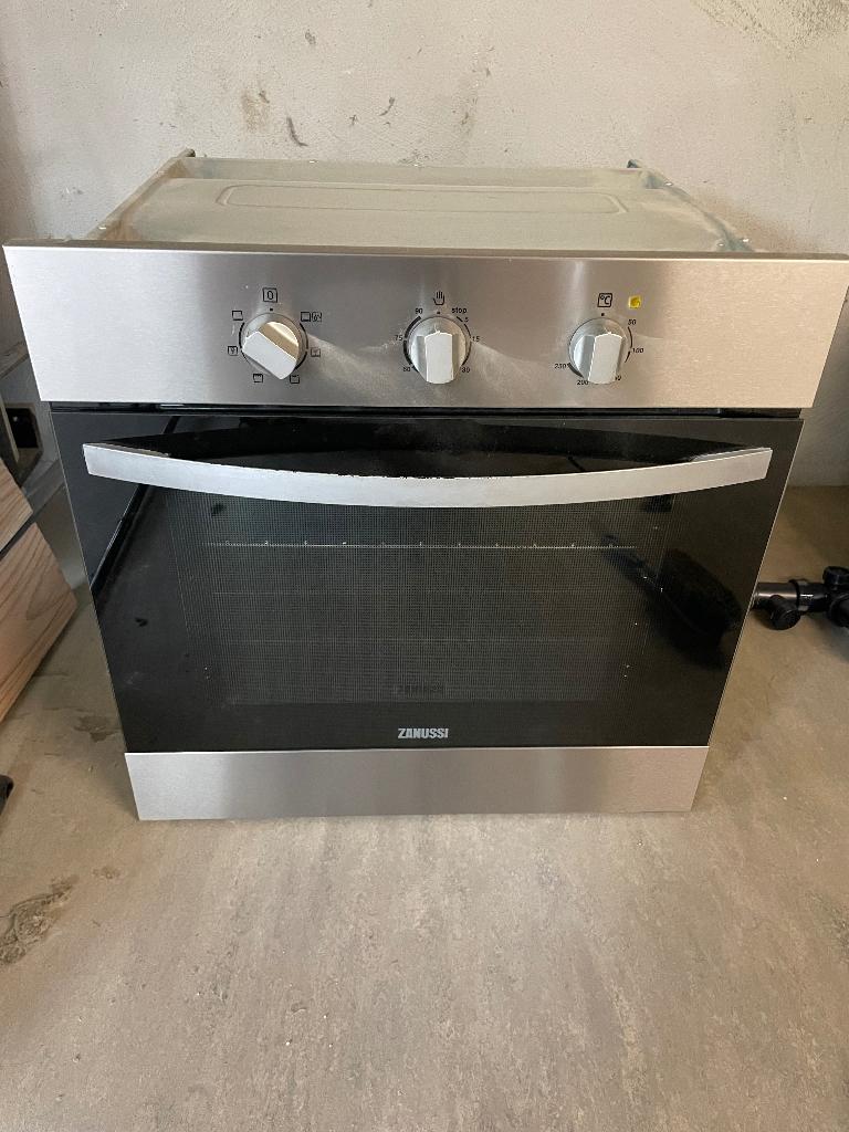 Oven zanussi, Electroménager, Fours, Comme neuf, Enlèvement, Air chaud, 45 à 60 cm