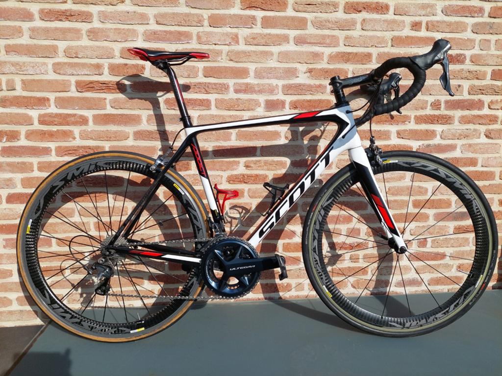 Scott Addict Full Carbon – 2 Wielsets – Powermeter – Ultegra, Fietsen en Brommers, Ophalen, Carbon