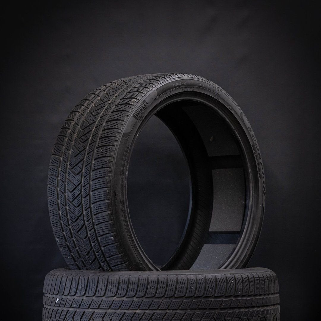 4x Winterbanden Pirelli Scorpion 285/35/22 106V, Auto-onderdelen, Banden en Velgen, Gebruikt, -, 285 mm, -