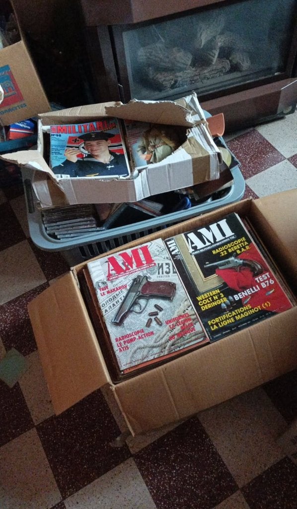 Lot plus de 100 magazines militaria, Collections, Objets militaires | Général, Enlèvement