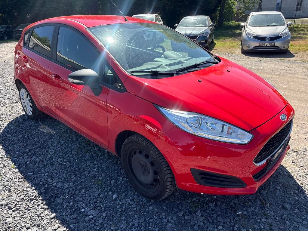 Ford Fiesta 1.0i Essence - 165.000 km - 74 kw, Auto's, Voorwielaandrijving, Dealer onderhouden, Stof, Bedrijf