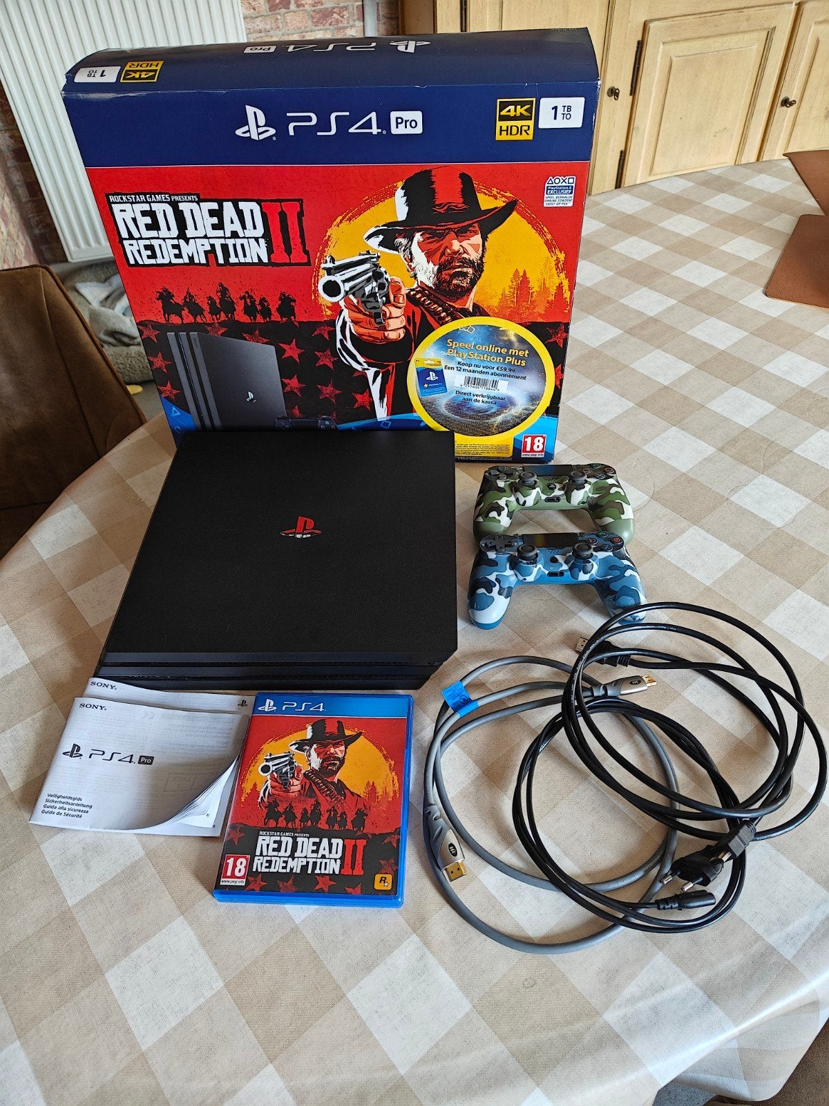 Playstation 4 Pro 1 TB, Ophalen, Met 2 controllers, Zo goed als nieuw, 1 TB
