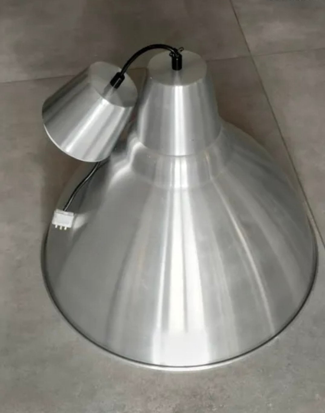 Aluminium hangkroonluchter van groot formaat met E27 lamp, Huis en Inrichting, Lampen | Kroonluchters, Ophalen, Zo goed als nieuw