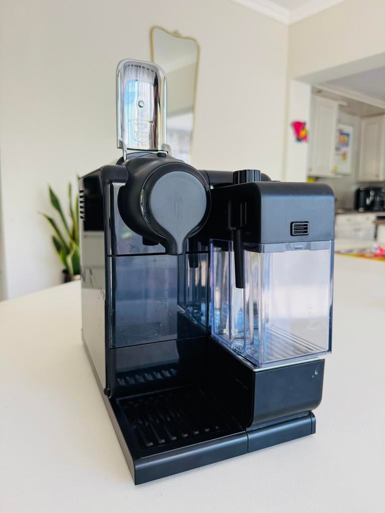 Nespresso Lattissima Touch, nieuw staat., Elektronische apparatuur, Verzenden, Zo goed als nieuw, Nespresso