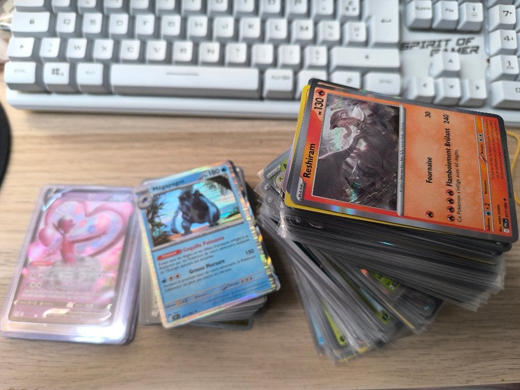 [ÉCHANGE] Lot de cartes Pokémon (Reverse, Holo, Ultra Rares), Hobby & Loisirs créatifs, Enlèvement, Comme neuf, Plusieurs cartes