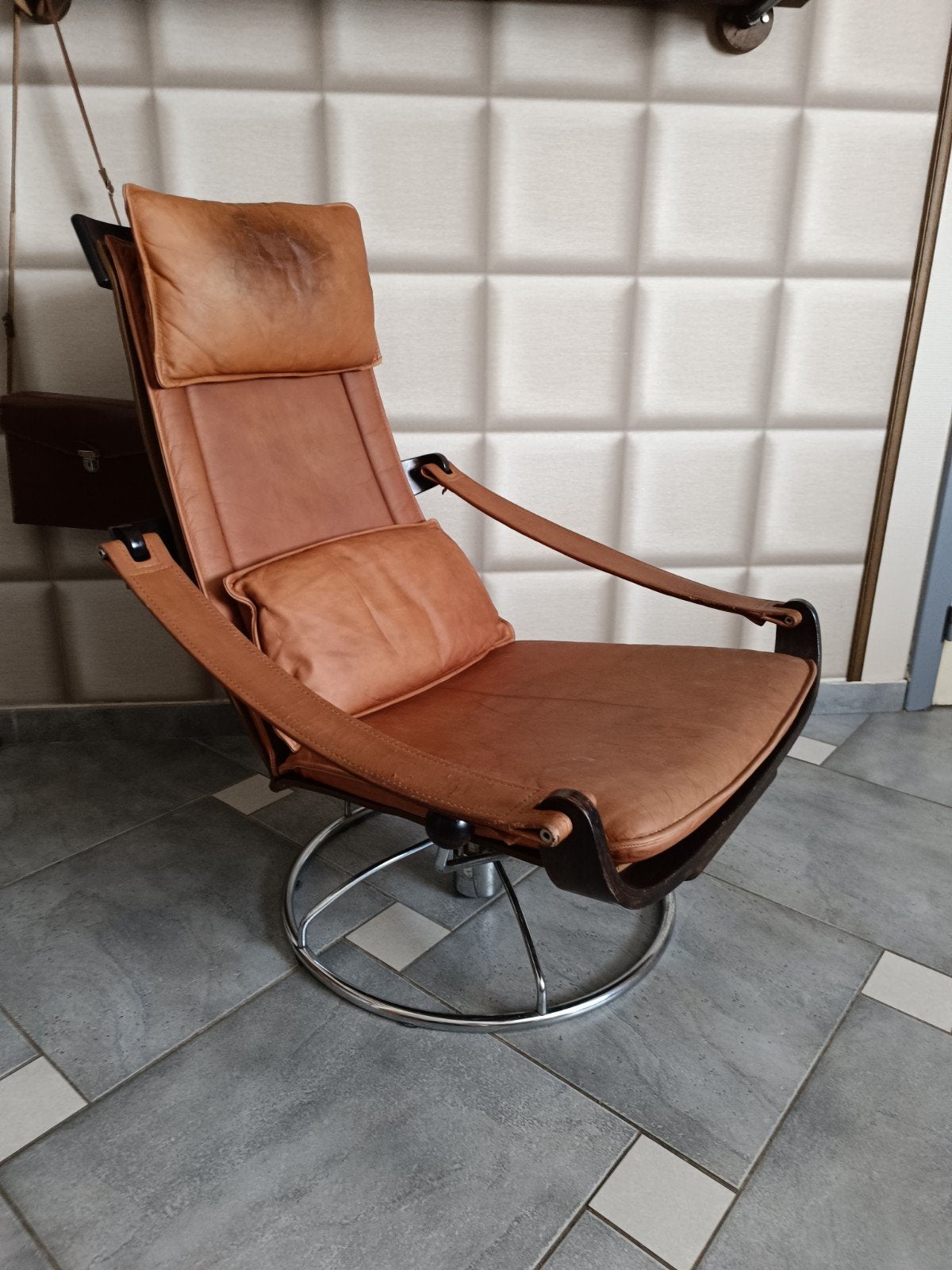 Vintage scandinave fauteuil suprême 1970 ake fribytter, Maison & Meubles, Fauteuils, Bois, Cuir, Enlèvement ou Envoi