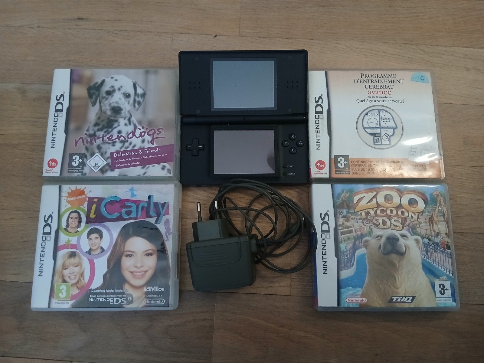 Nintendo ds (zwart), Games en Spelcomputers, Spelcomputers | Nintendo DS, Met games, Zwart, Ophalen of Verzenden, Zo goed als nieuw