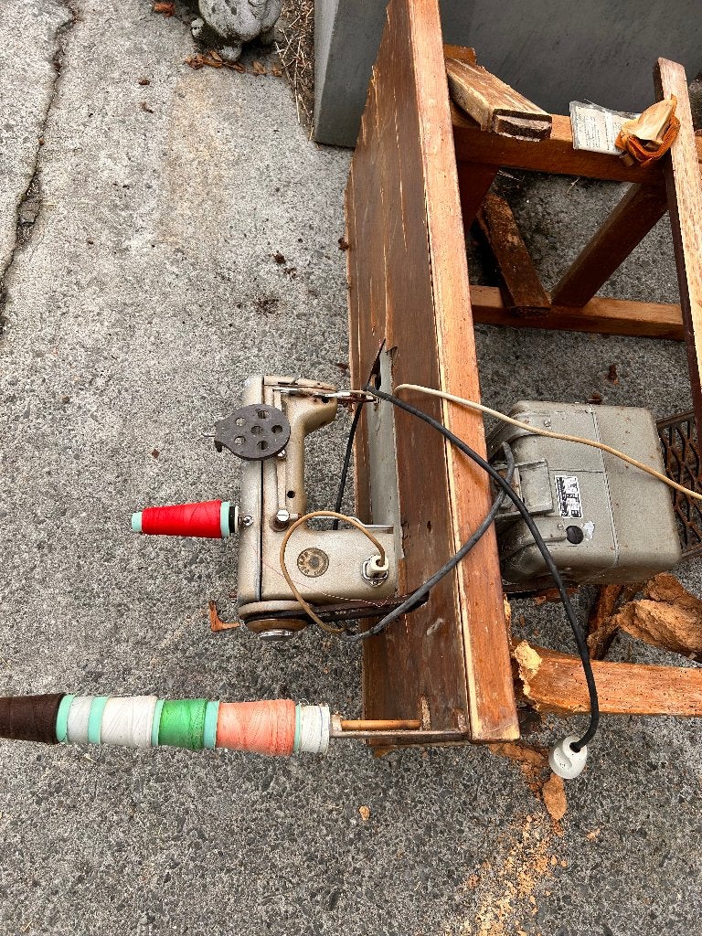 Antieke naaimachine, Antiek en Kunst, Ophalen