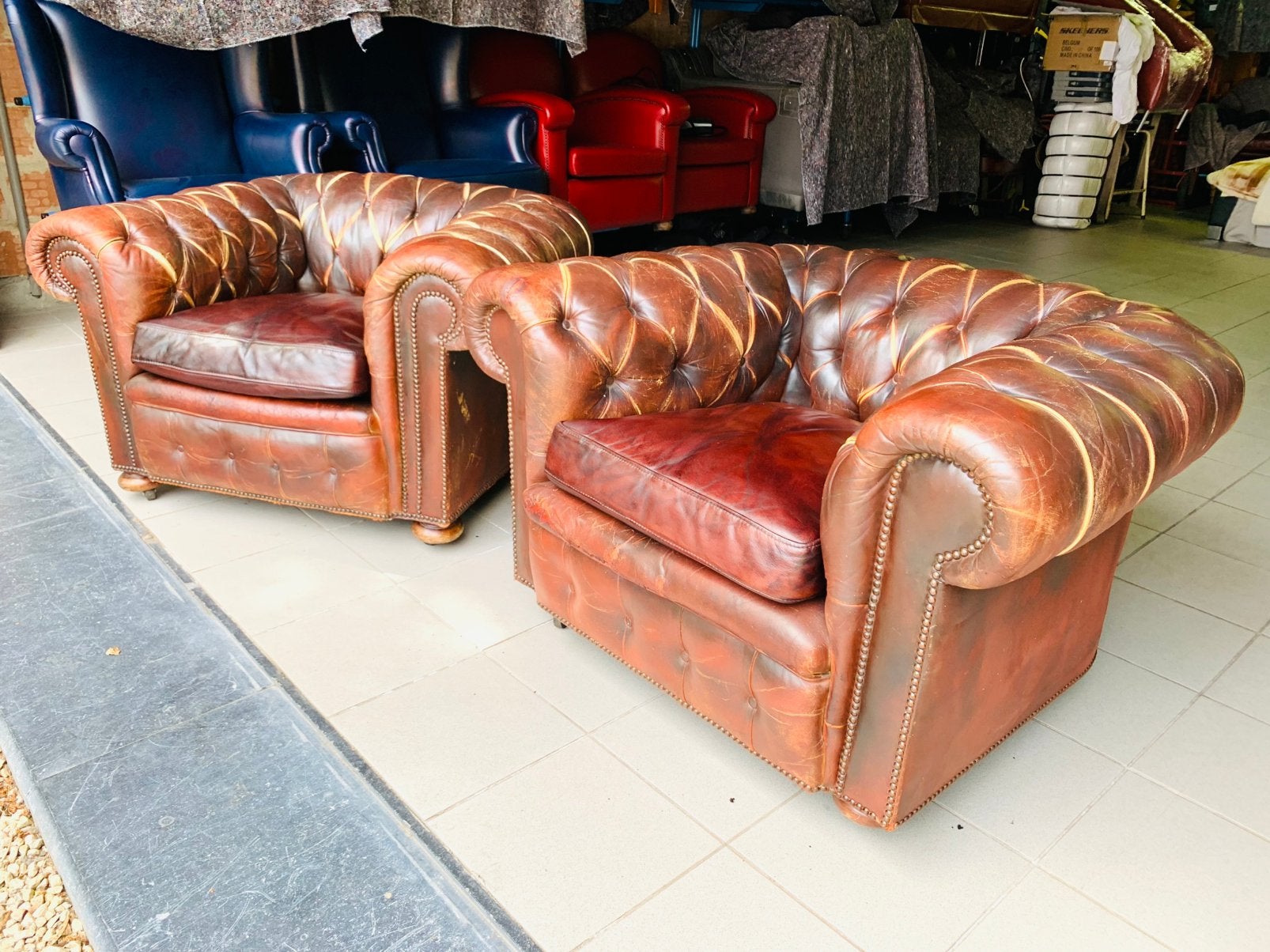 Leren vintage chesterfield Fauteuils met een verhaal!, Huis en Inrichting, Fauteuils, Ophalen, Gebruikt