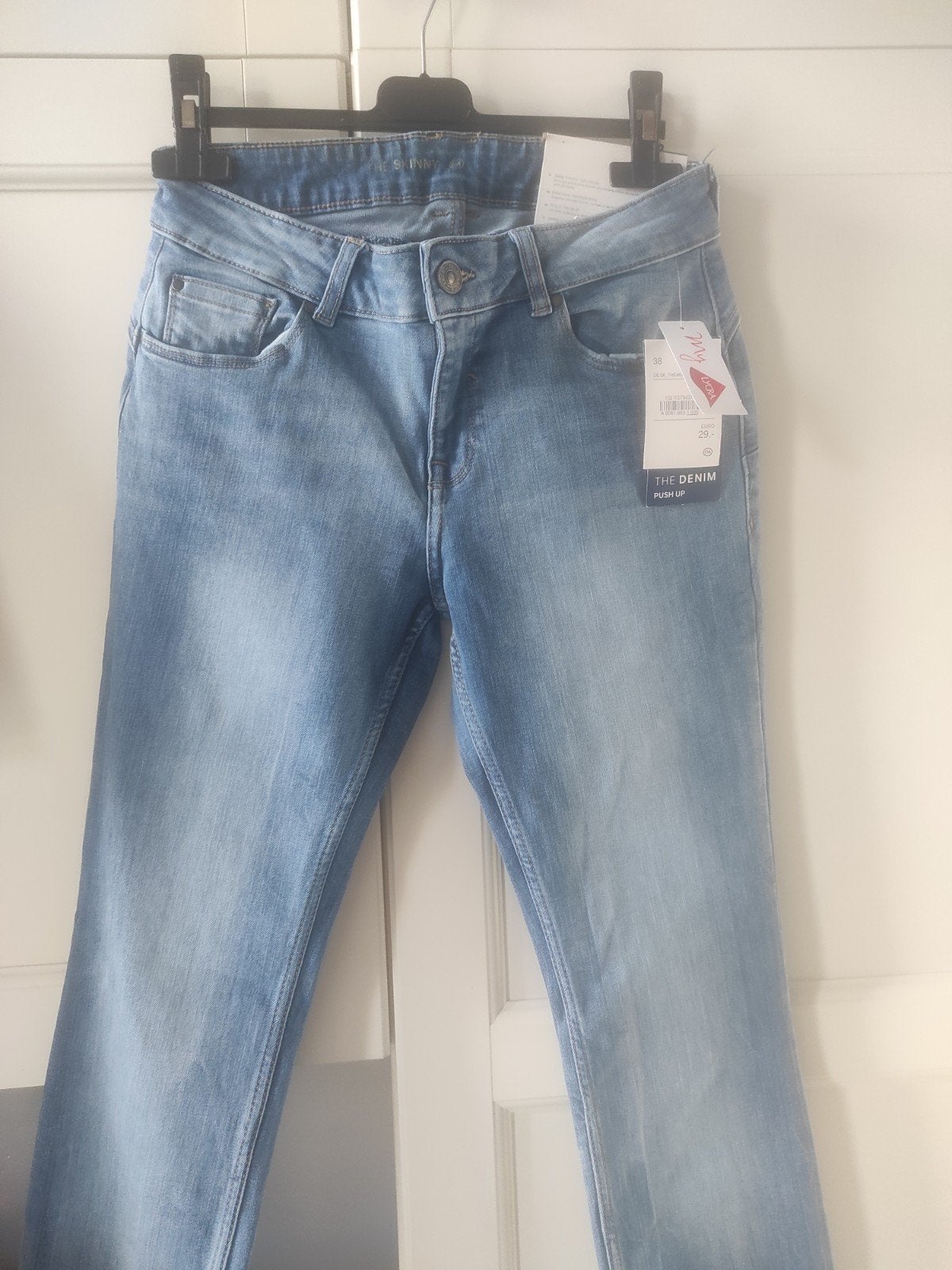 Jeans neuf taille 38 , avec étiquette (29 euros) push up, Kleding | Dames, Overige Dameskleding, Ophalen