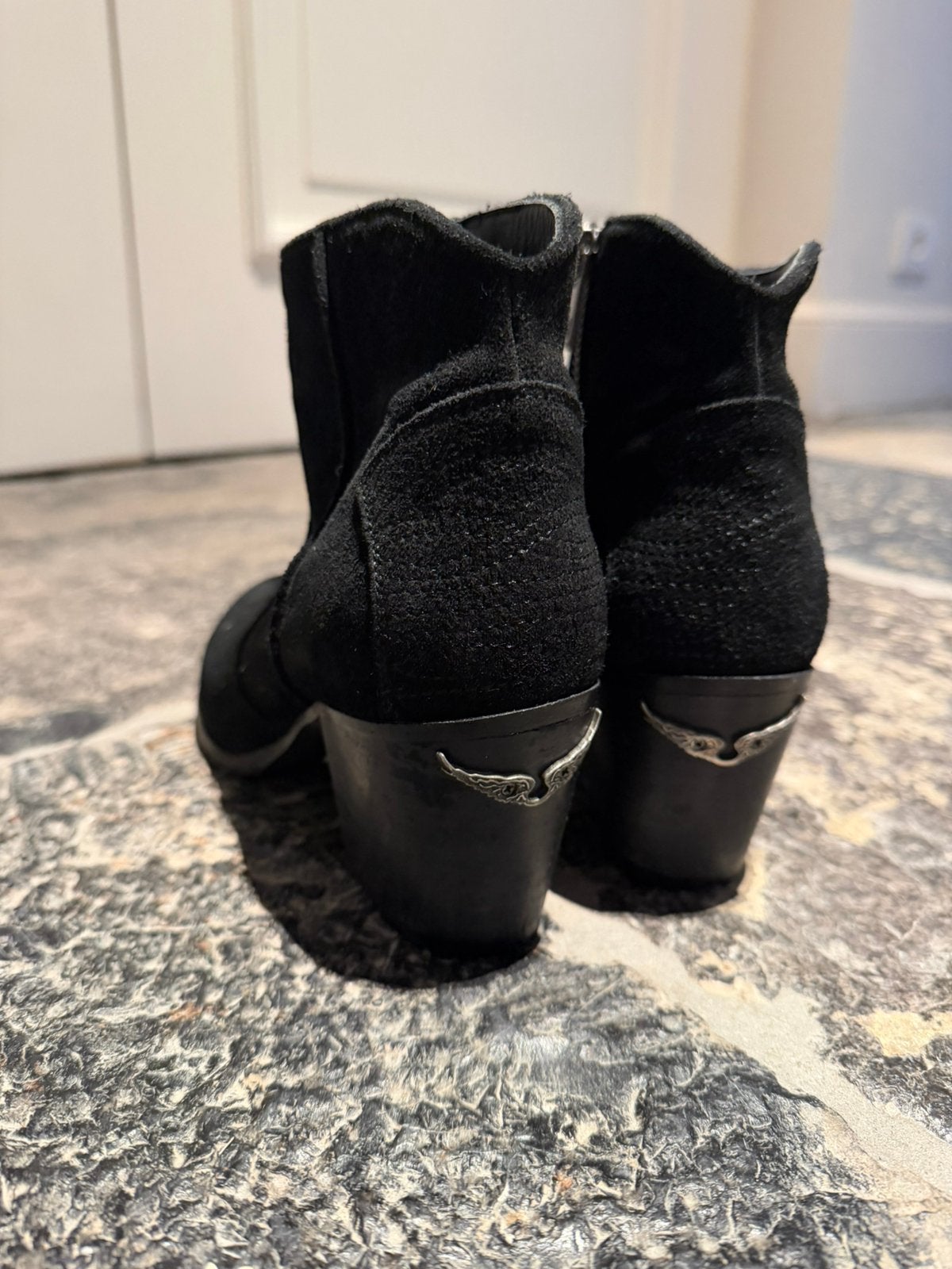 Enkellaarsjes Zadig&Voltaire, zwart daim, maat 37,5, Kleding | Dames, Ophalen of Verzenden, Zo goed als nieuw, Zwart