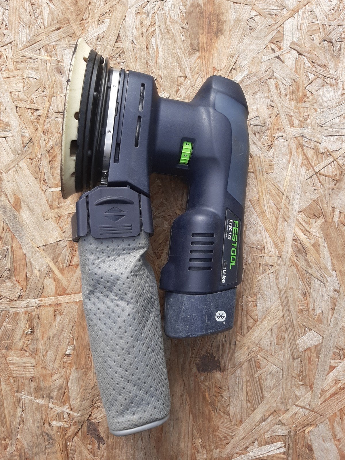 Festool ETSC 125 schuurmachine, Ophalen
