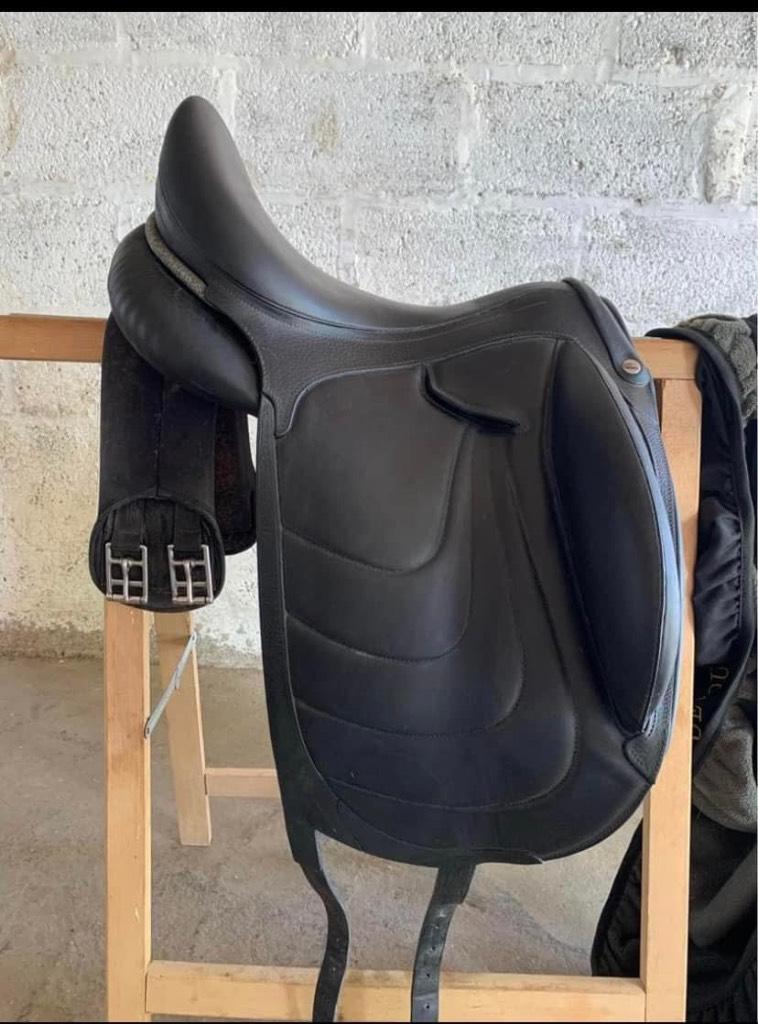 Selle de dressage Devoucoux, Animaux & Accessoires, Enlèvement, Comme neuf, Dressage
