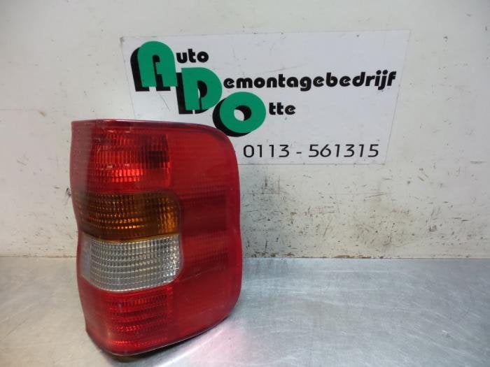 Feu arrière droit d'un Opel Combo (Combo 93-), -, Opel, Utilisé, -