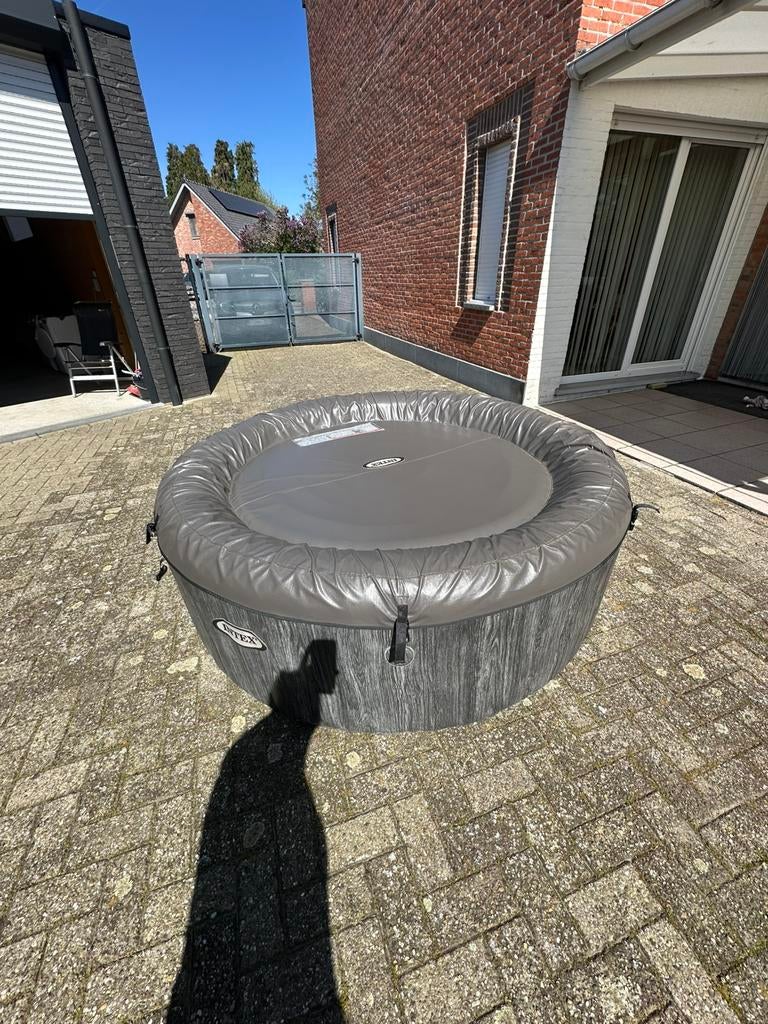 Jacuzzi zo goed als nieuw, Tuin en Terras, Ophalen, Zo goed als nieuw, Filter, Opblaasbaar