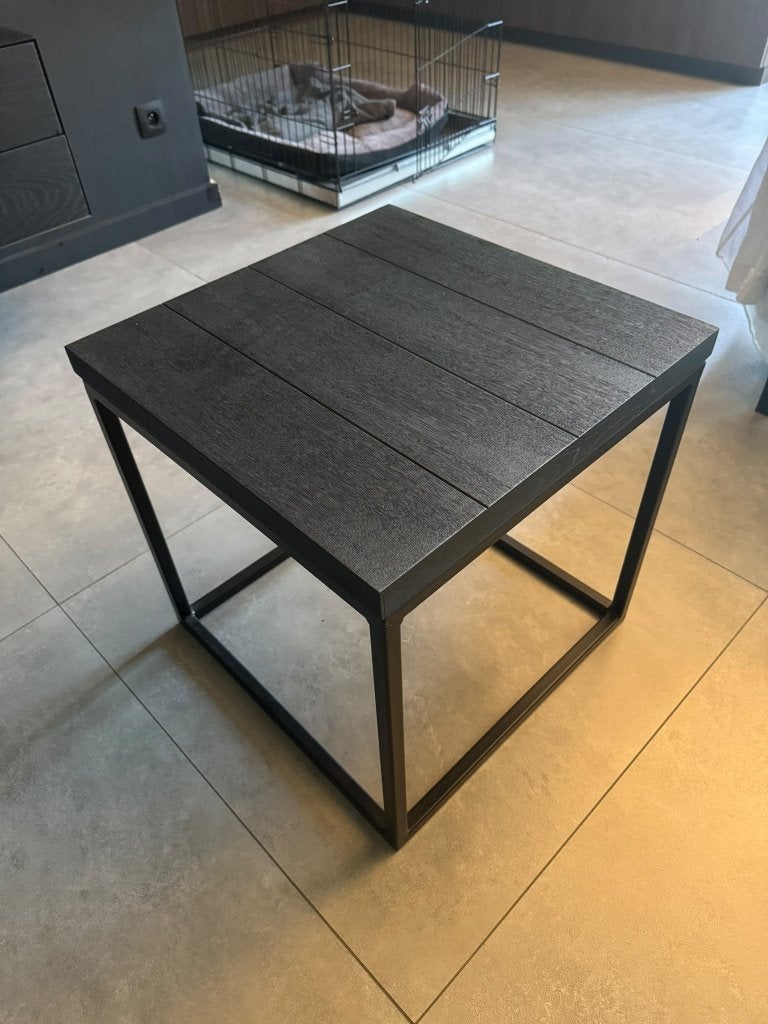 Zwart bijzettafeltje in massieve eik, Minder dan 55 cm, Metaal of Aluminium, Vierkant, Zo goed als nieuw