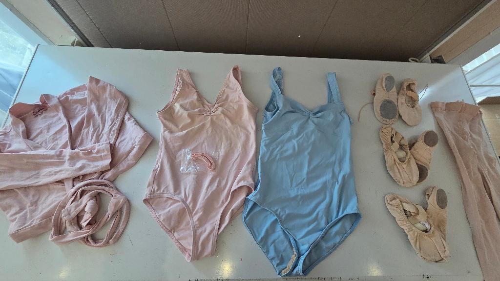 Complete set klassieke dansapparatuur - meisjes van 6-8 jaar, Ophalen, Gebruikt, Kleding