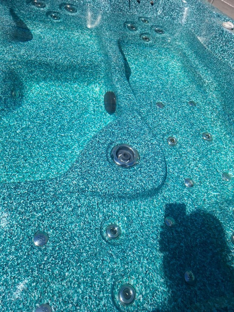 Jacuzzi 215x215 5 personen, Ophalen, Gebruikt, Trap, Vast