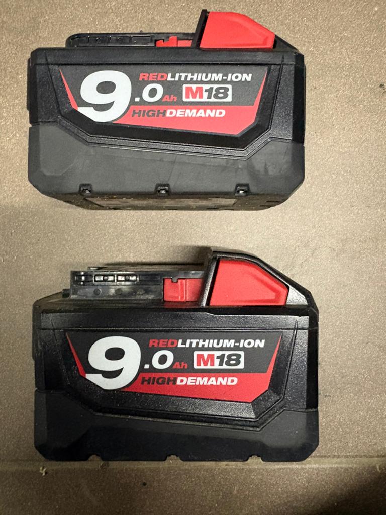 Batterie et chargeur milwaukee, Doe-het-zelf en Bouw, Ophalen, Zo goed als nieuw