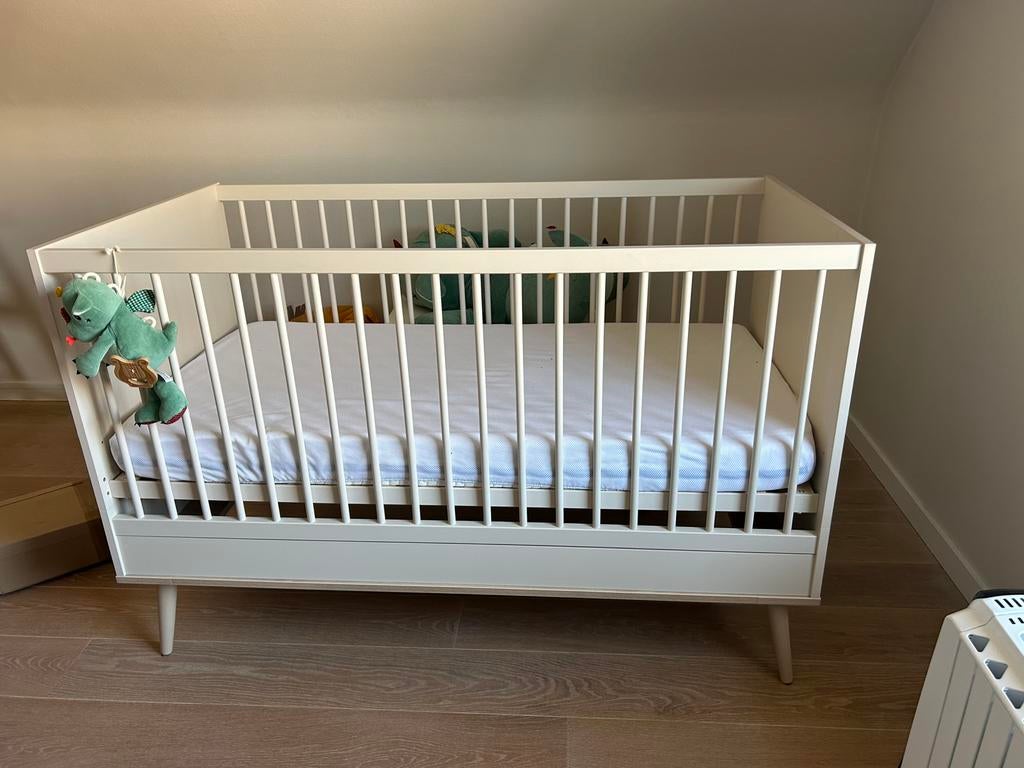 Babybed van Quax 120 x 90cm + matras van aerosleep, Kinderen en Baby's, Ophalen, Matras