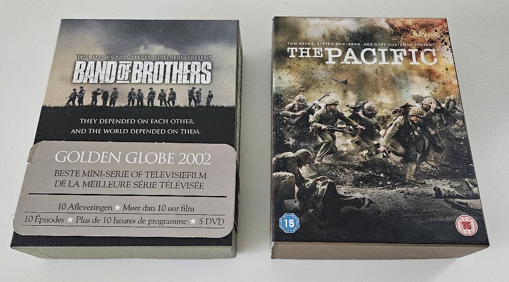 2 DVD boxen Band of Brothers en The Pacific, Enlèvement ou Envoi