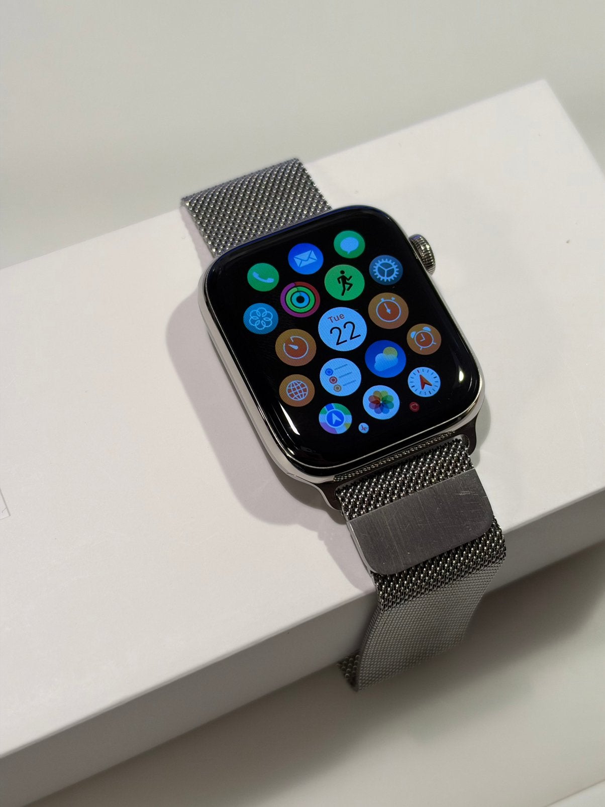 Apple Watch Series 5 44mm stainless steel, Enlèvement ou Envoi, Étanche, Comme neuf, Argent
