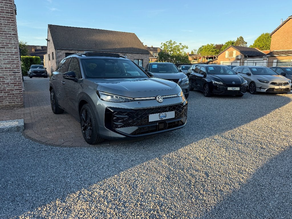 Volkswagen T-Roc 1.5 eTSI R-Line DSG 150PK NEW MODEL 5J/GAR, Autos, Argent ou Gris, Achat, Entreprise, Noir