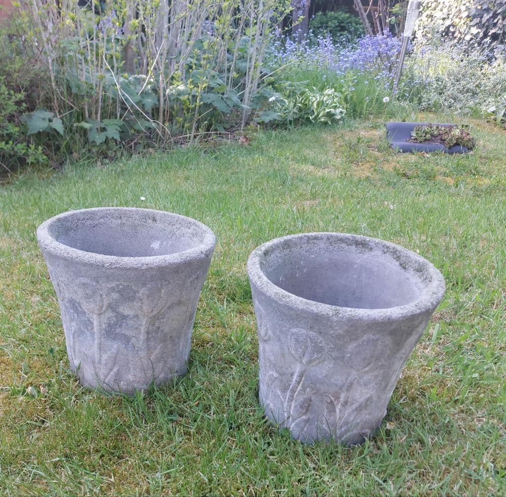2 betonnen bloempotten, Ophalen