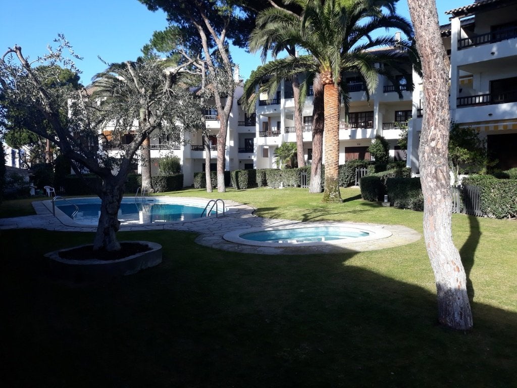 Appartement Pueblo Pinos La Escala met zwembad vanaf 15 -08, Vakantie, Vakantiehuizen | Spanje, Costa Brava, Appartement, Dorp
