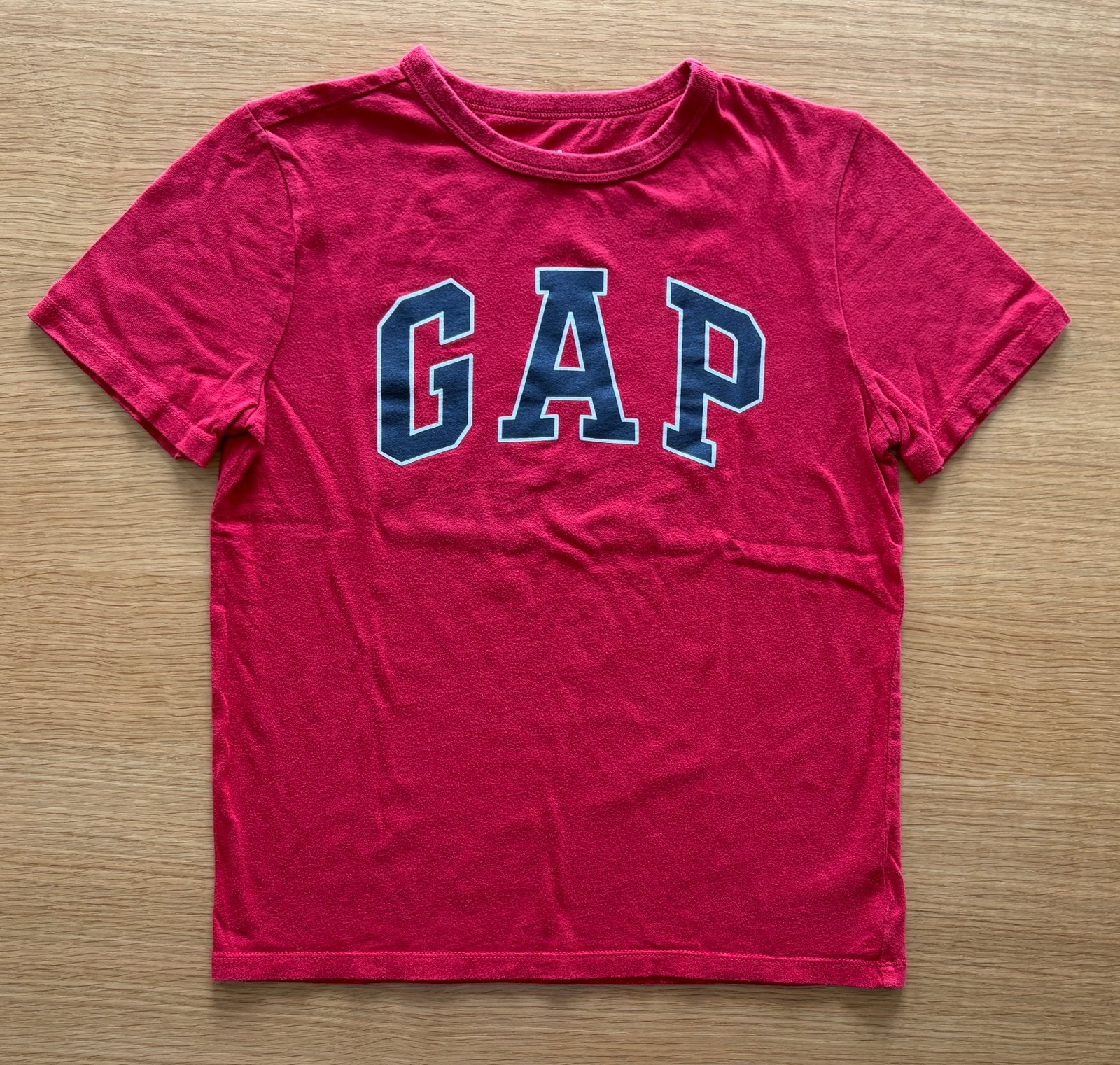 T-shirt rouge  GAP - 10-11 ans / 140 - 7€, Enfants & Bébés, Enlèvement ou Envoi, Comme neuf, Garçon