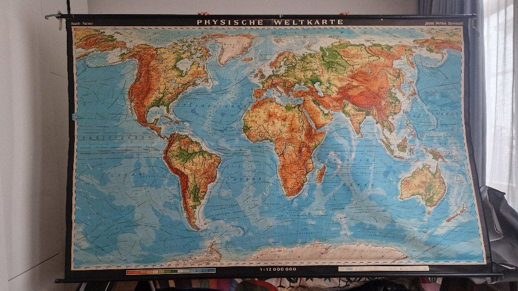 Grote wereldkaart, met hoogtelijnen, Ophalen, Gebruikt