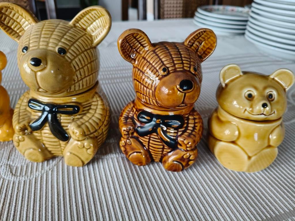 3 honingpotten, Ophalen, Dier