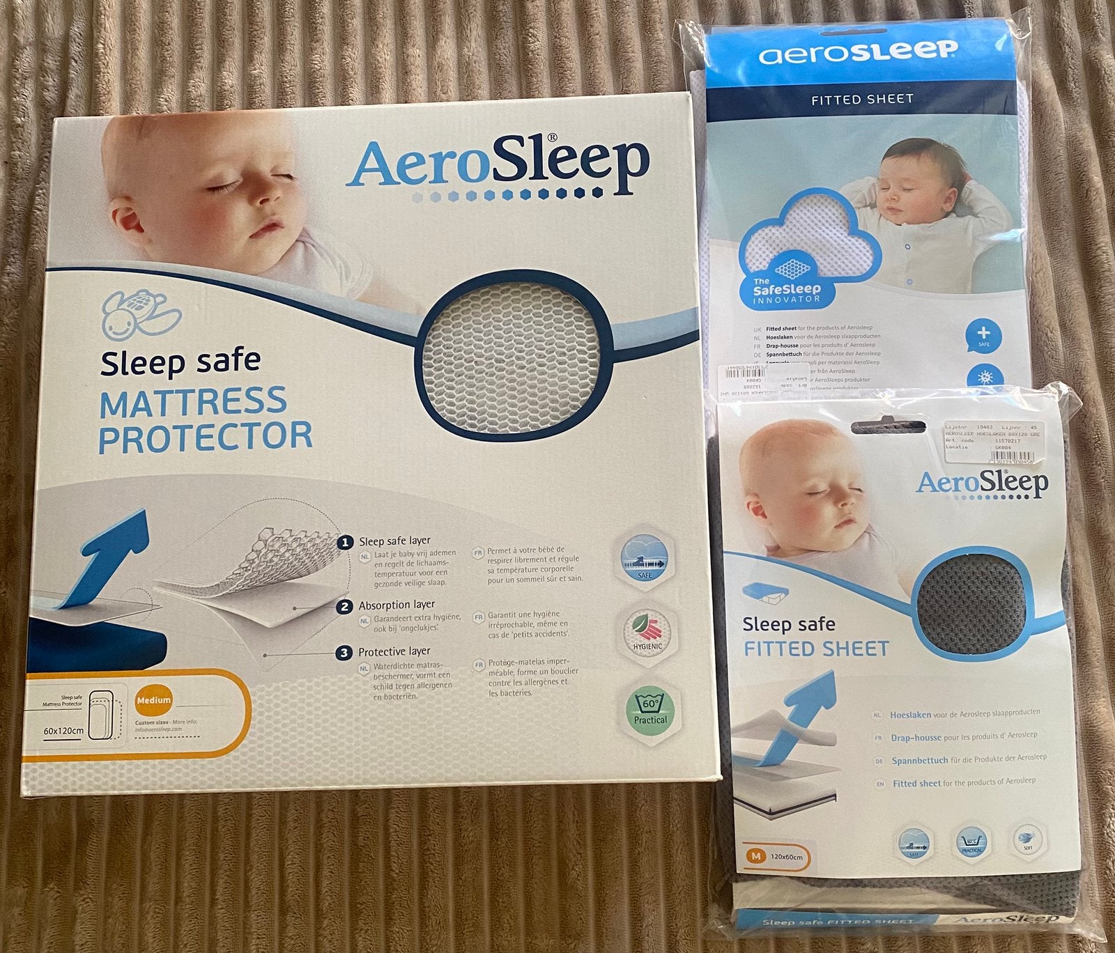 Aerosleep 1 surmatelas 60/120 + 2 draps-housses (blanc+gris), Drap-housse ou Taie d'oreiller, Garçon ou Fille, Comme neuf, Enlèvement