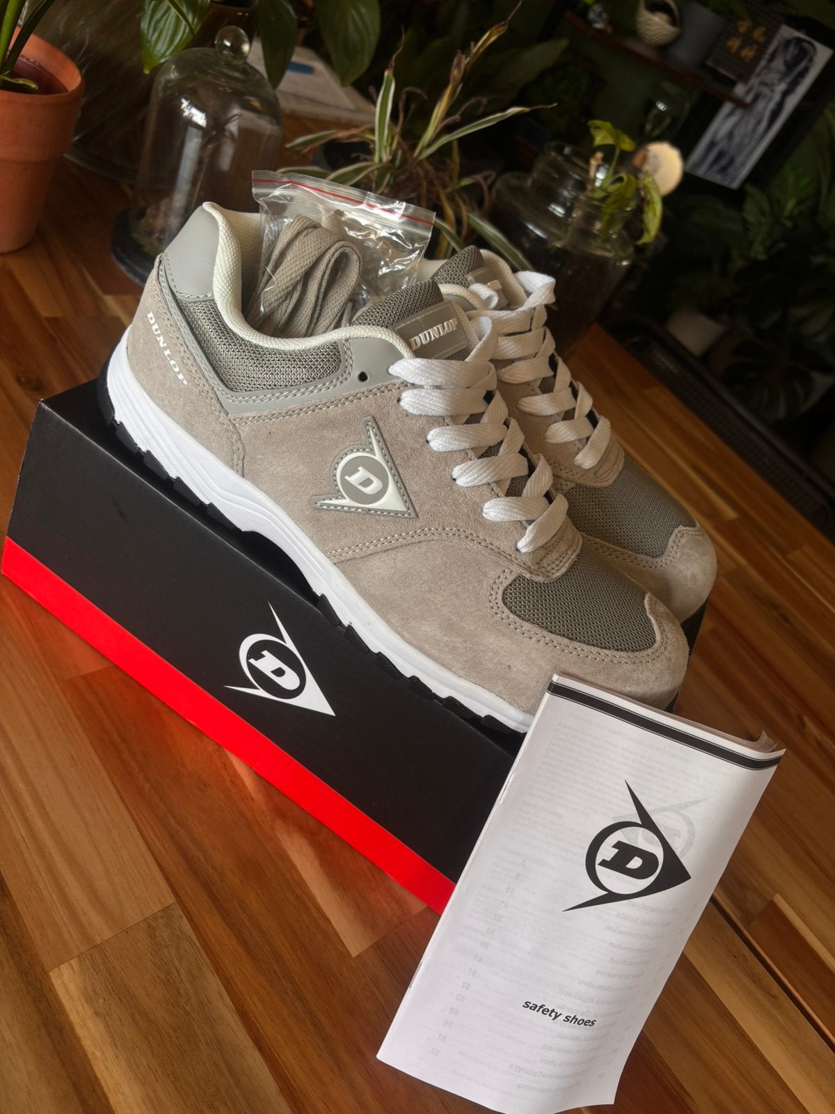 Chaussures de sécurité Dunlop grises taille 42 neuves, Neuf, Enlèvement, Autres couleurs, Chaussures de travail