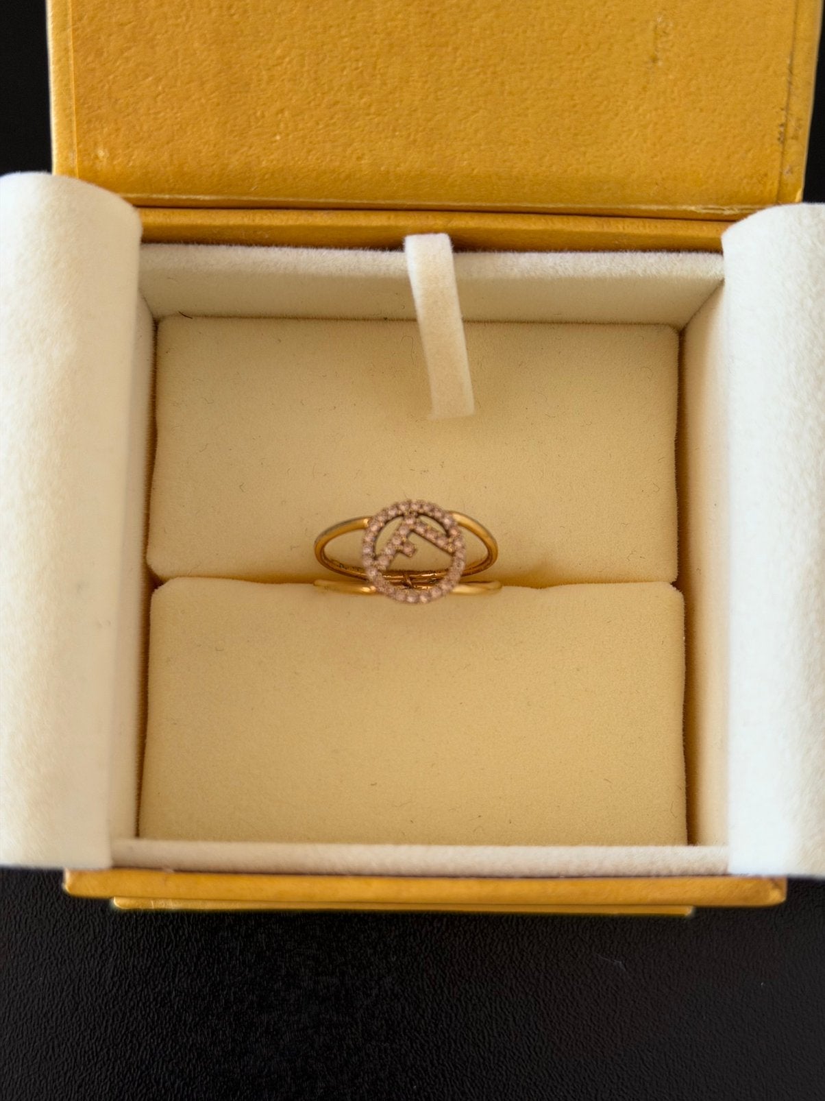 Authentieke Fendi-ring, Diversen, Ophalen, Zo goed als nieuw