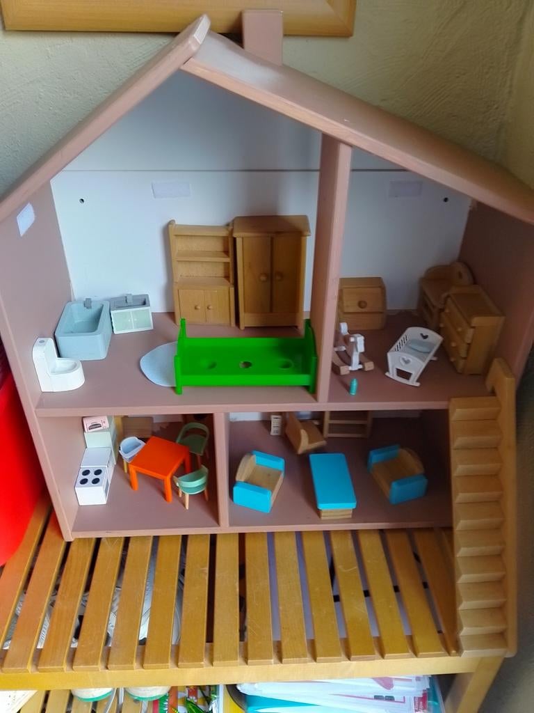 Poppenhuis/boeken huis van Ikea met meubels, Ophalen, Poppenhuis