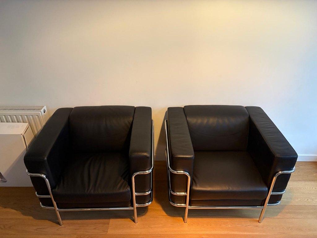 set van 2 stijlvolle LC2-stijl fauteuils, Huis en Inrichting, Fauteuils, Zo goed als nieuw, 75 tot 100 cm, 75 tot 100 cm, Ophalen