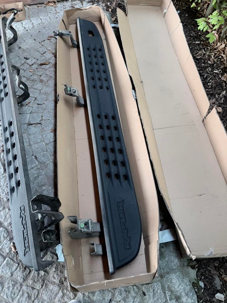 Ford Ranger Raptor (2022+) - originele (stalen) sidesteps, Ophalen, Nieuw